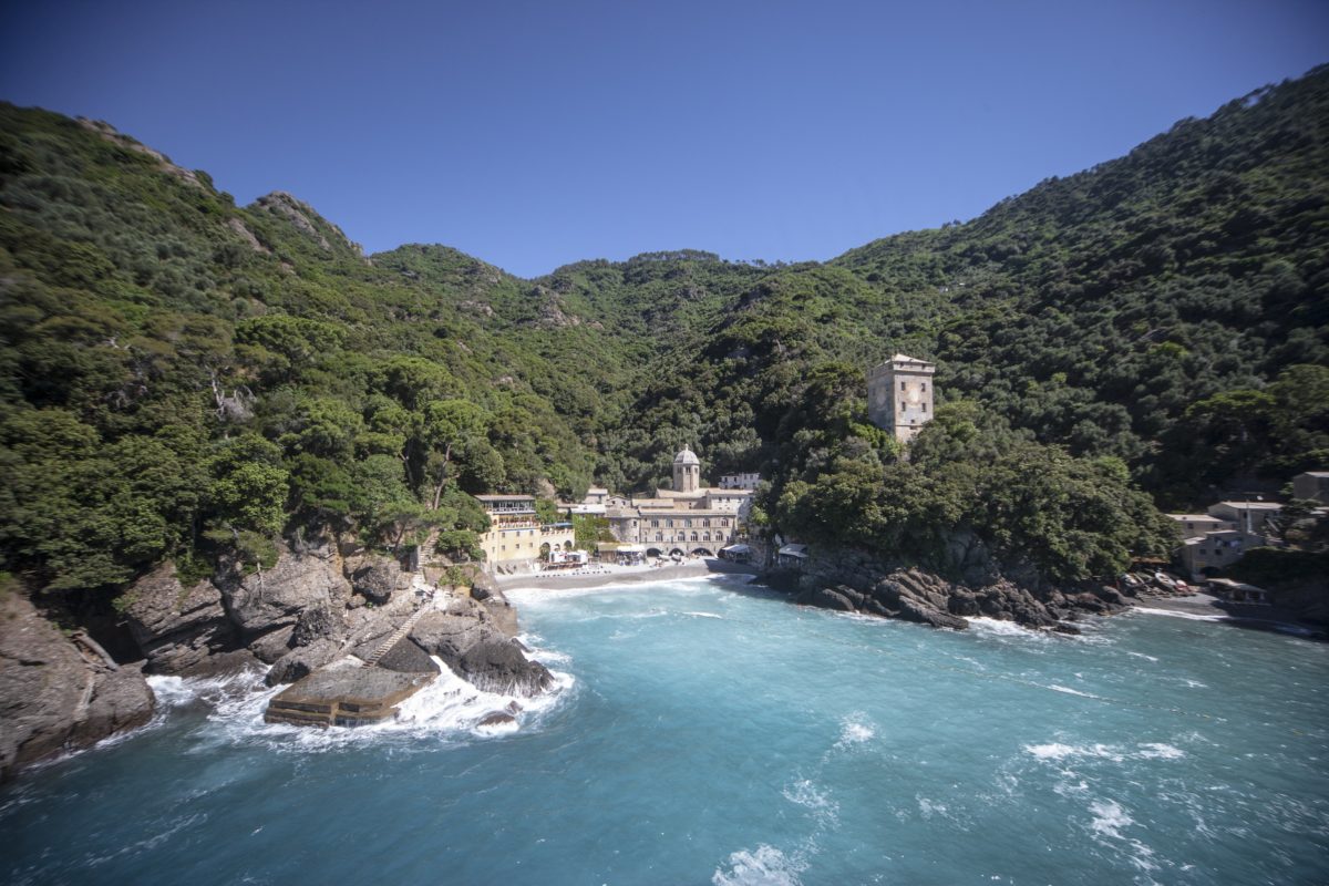 liguria, san fruttuoso, barca a vela, primavera