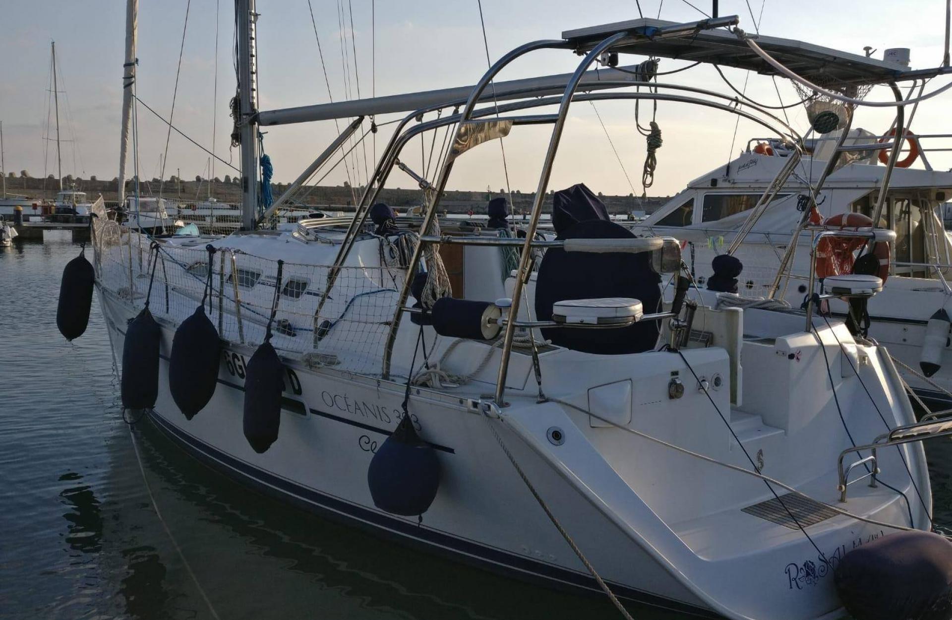 oceanis clipper leuca lecce salento mare vela barca charter 393 puglia italia