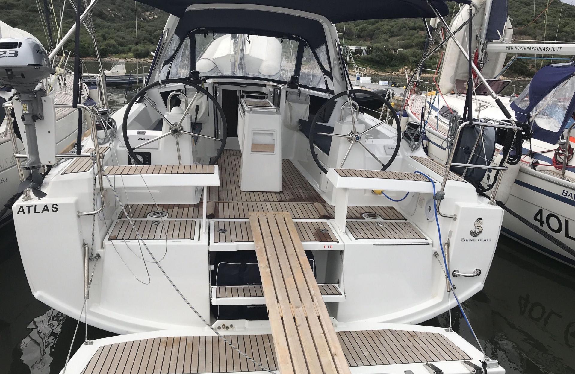 oceanis beneteau charter vela sail toscana elba capraia skipper livorno