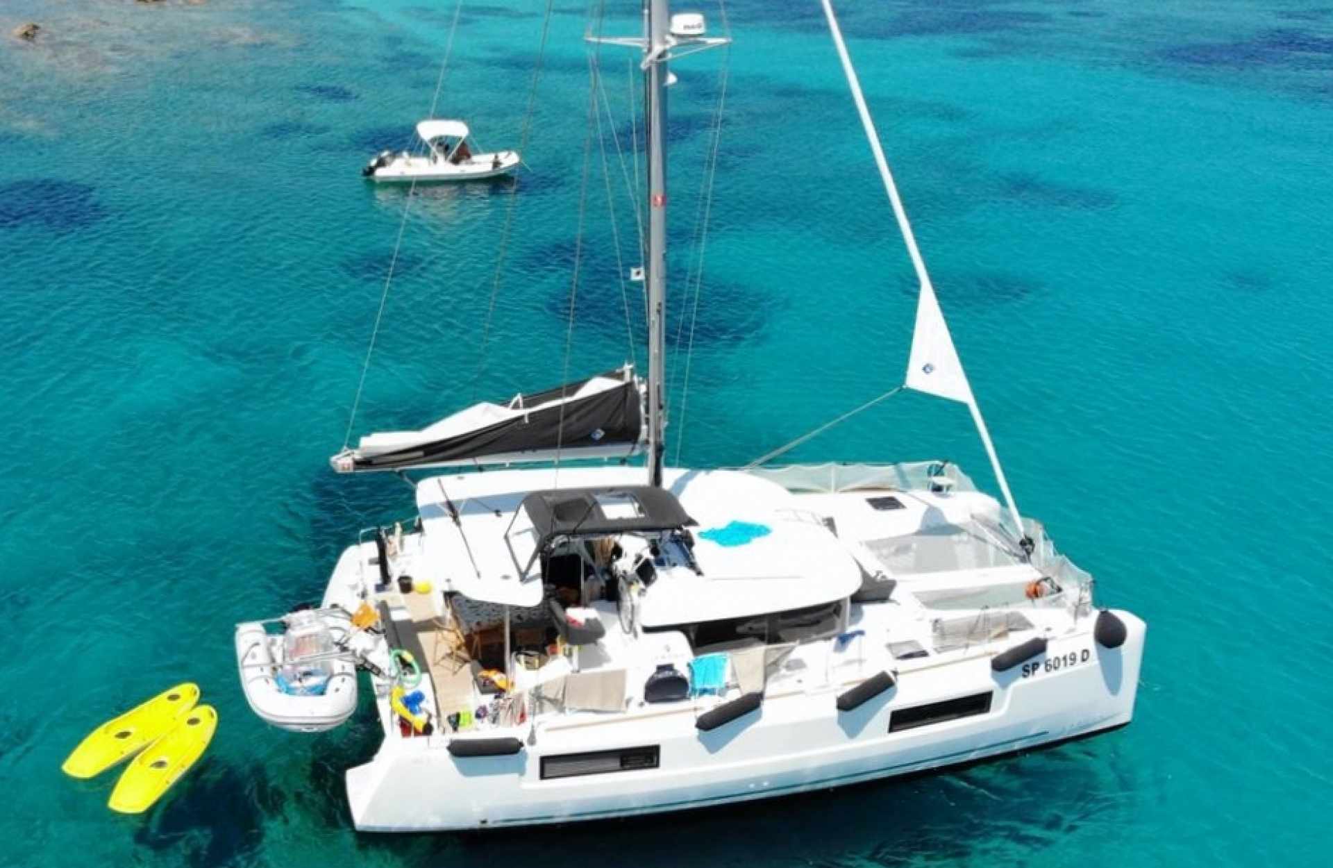 lagoon catamarano charter barca vela skipper vacanze italia toscana elba giglio corsica capraia