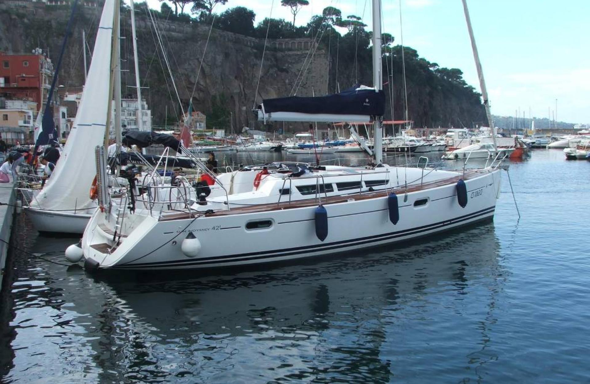 sun odyssey charter skipper bareboat napoli stabia sorrento amalfi capri vela sail