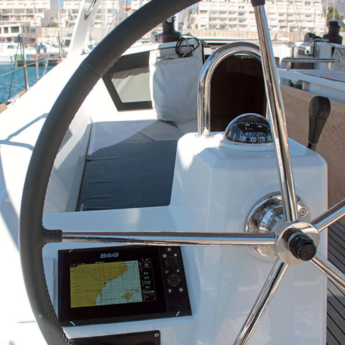 oceanis beneteau cherter vela sail maiorca maillorca espana spain spagna skipper rent boat baleari