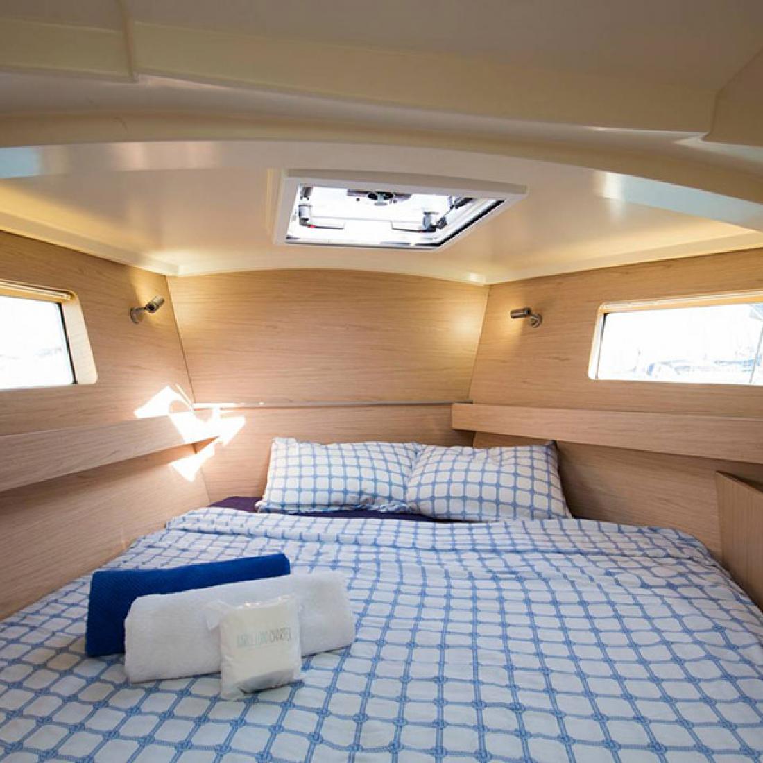 oceanis beneteau cherter vela sail barcelona costa brava skipper rent boat baleari
