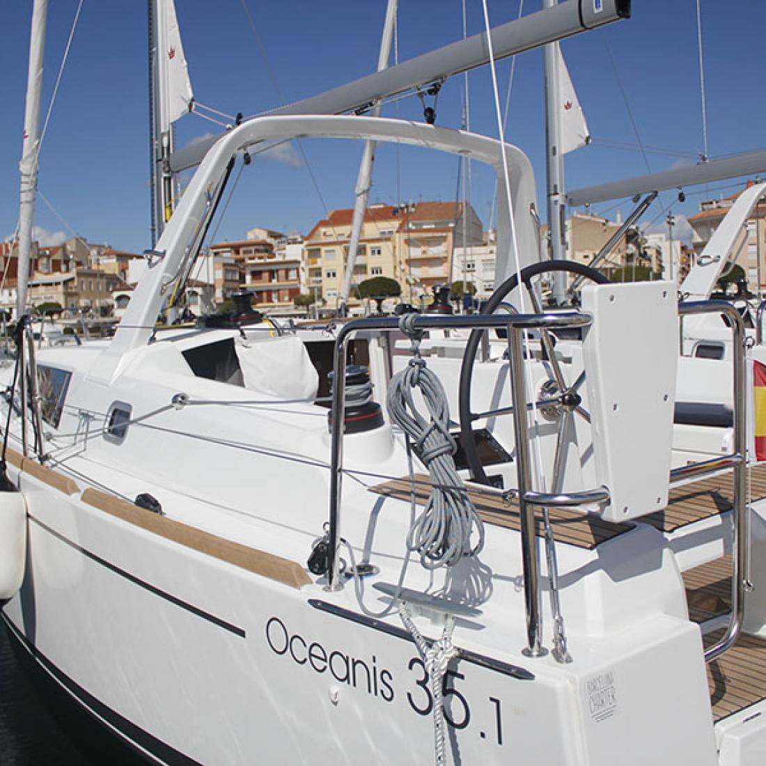 oceanis beneteau cherter vela sail barcelona costa brava estartit skipper rent boat baleari