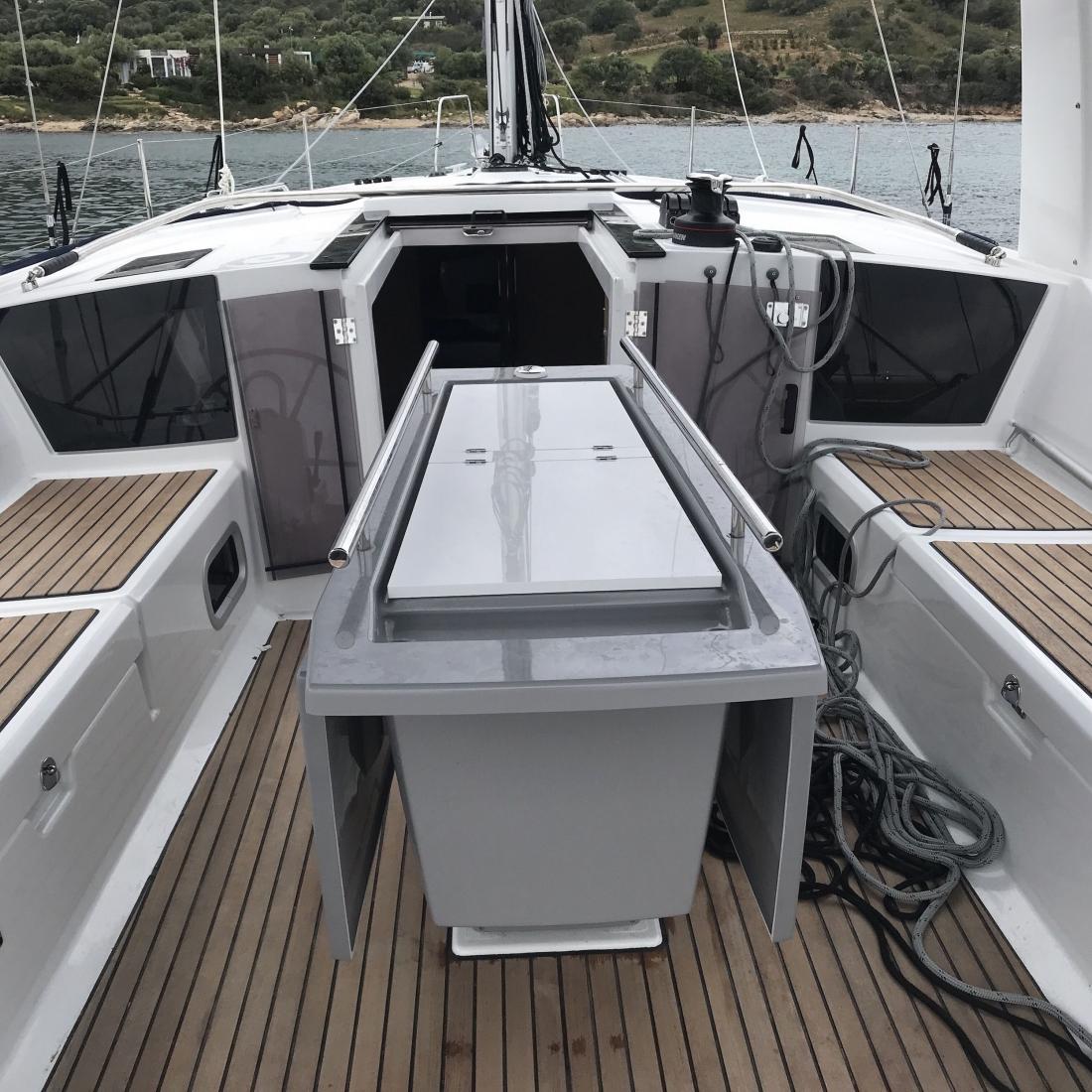 oceanis charter vela sardegna costa smeralda maddalena skipper vacanze mare italia corsica 