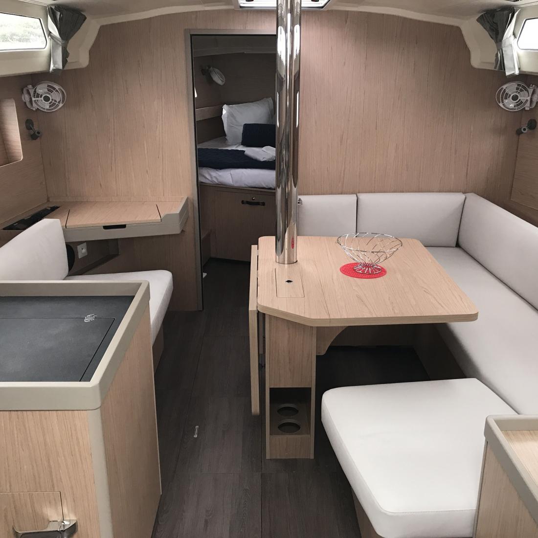 oceanis charter vela sardegna costa smeralda maddalena skipper vacanze mare italia corsica 