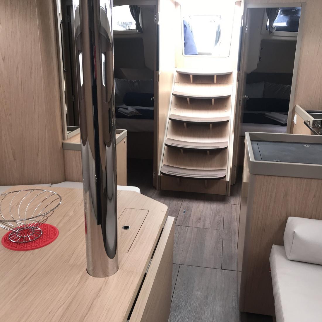 oceanis charter vela sardegna costa smeralda maddalena skipper vacanze mare italia corsica 