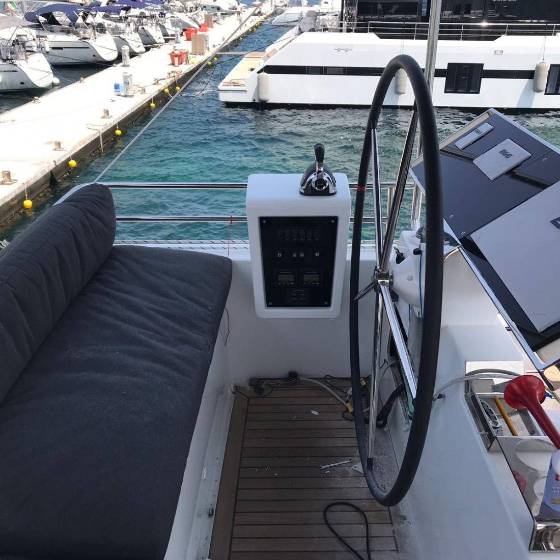cat catamarano charter saredegna costa smeralda porto cervo skipper lagoon vacanze italy sardinia sea summer luxury