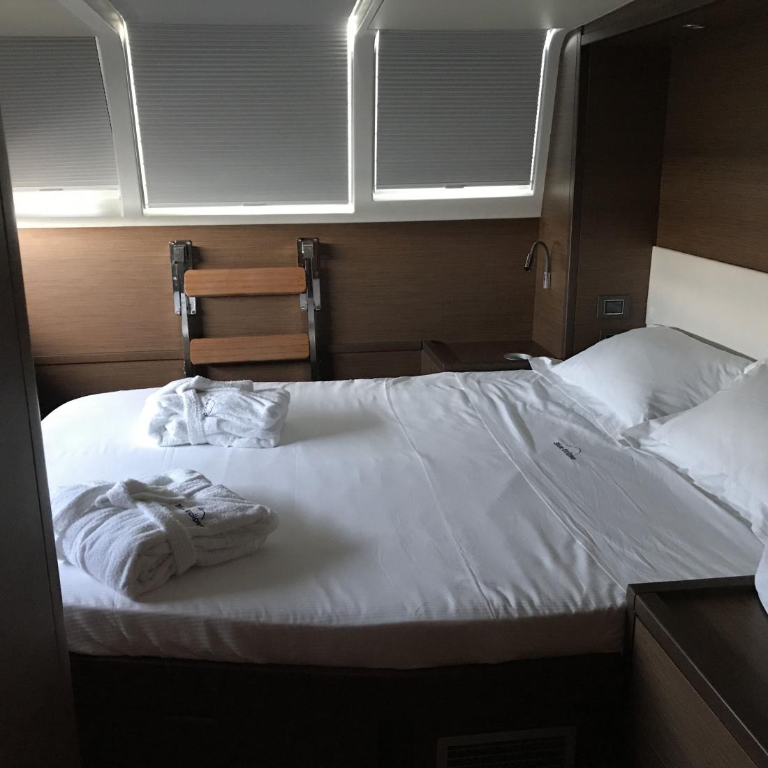 cat catamarano charter saredegna costa smeralda porto cervo skipper lagoon vacanze italy sardinia sea summer luxury