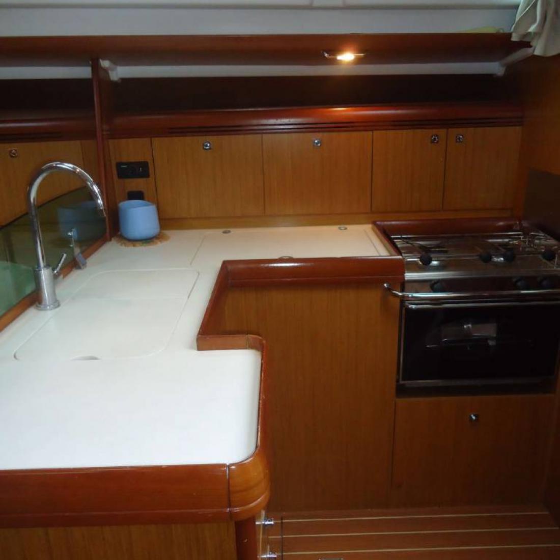 sun odyssey charter skipper bareboat napoli stabia sorrento amalfi capri vela sail