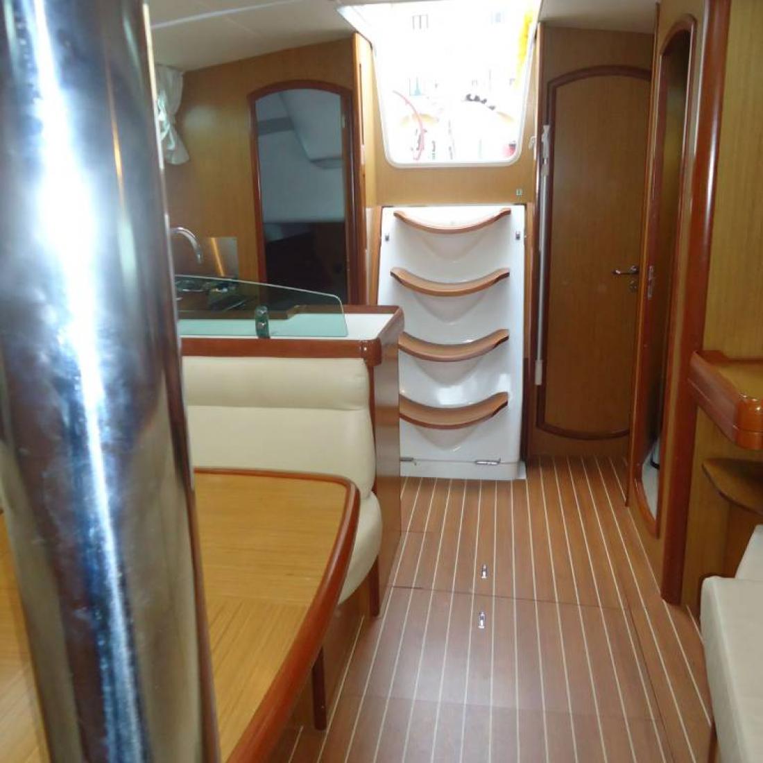 sun odyssey charter skipper bareboat napoli stabia sorrento amalfi capri vela sail