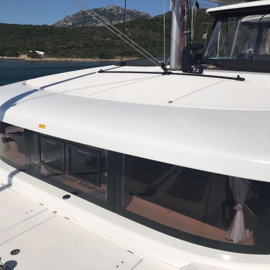catamarano sardegna costa smeralda cat skipper bareboat charter vela lagoon italia mare