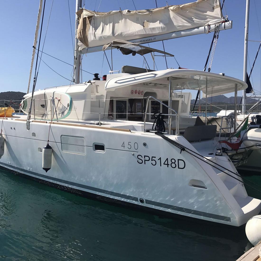 catamarano cala de medici toscana vela charter noleggio vela livorno