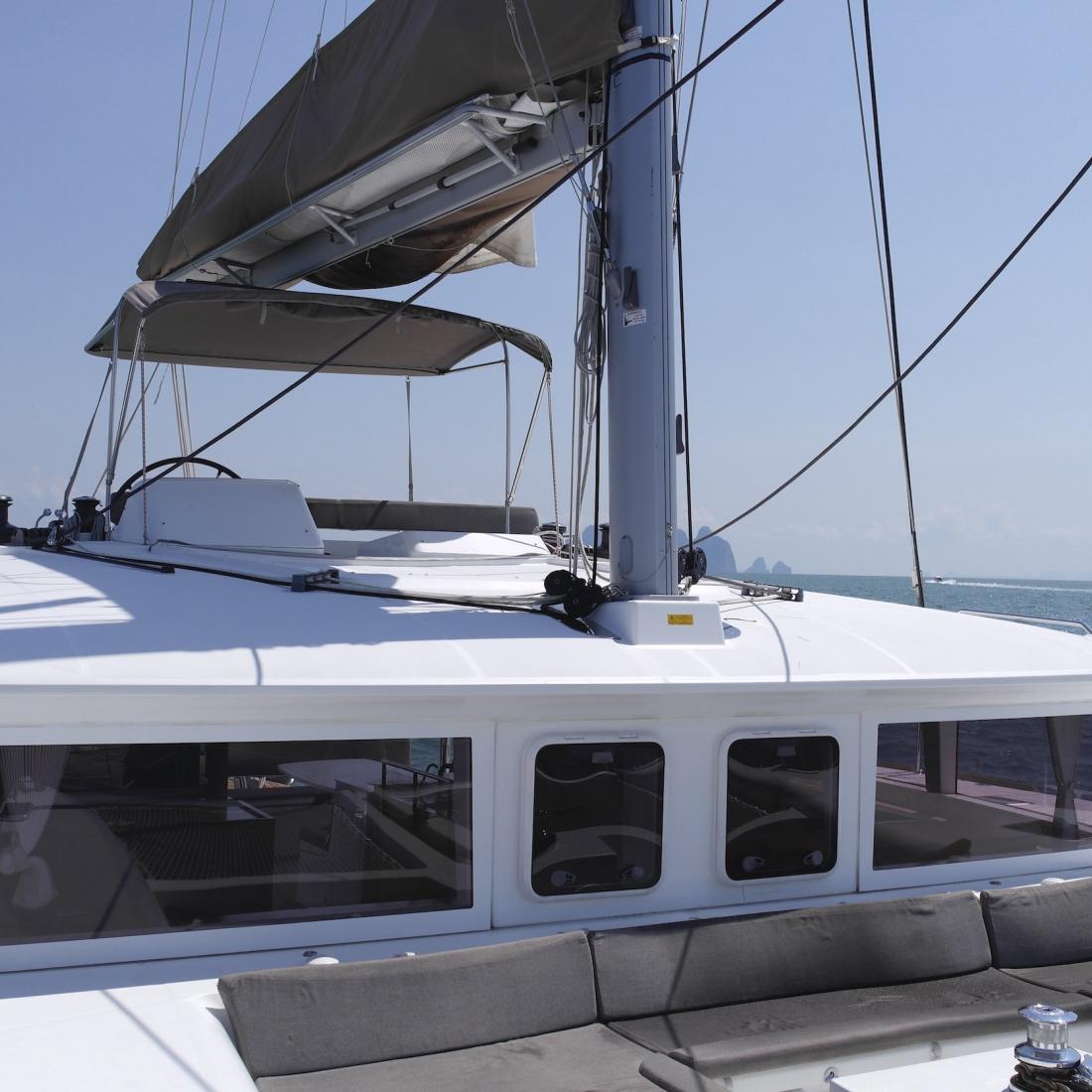 cat catamarano thai tailandia phiphi charter lagoon skipper holiday sea