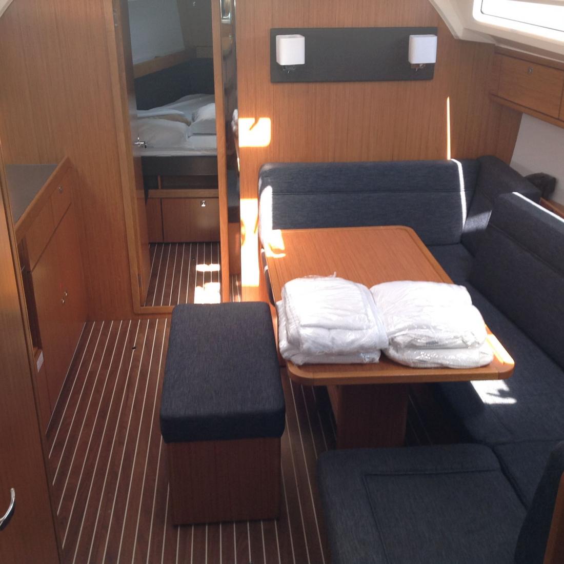 bavaria sail vela charter noleggio barca sardegna olbia italia costa smeralda vacanze