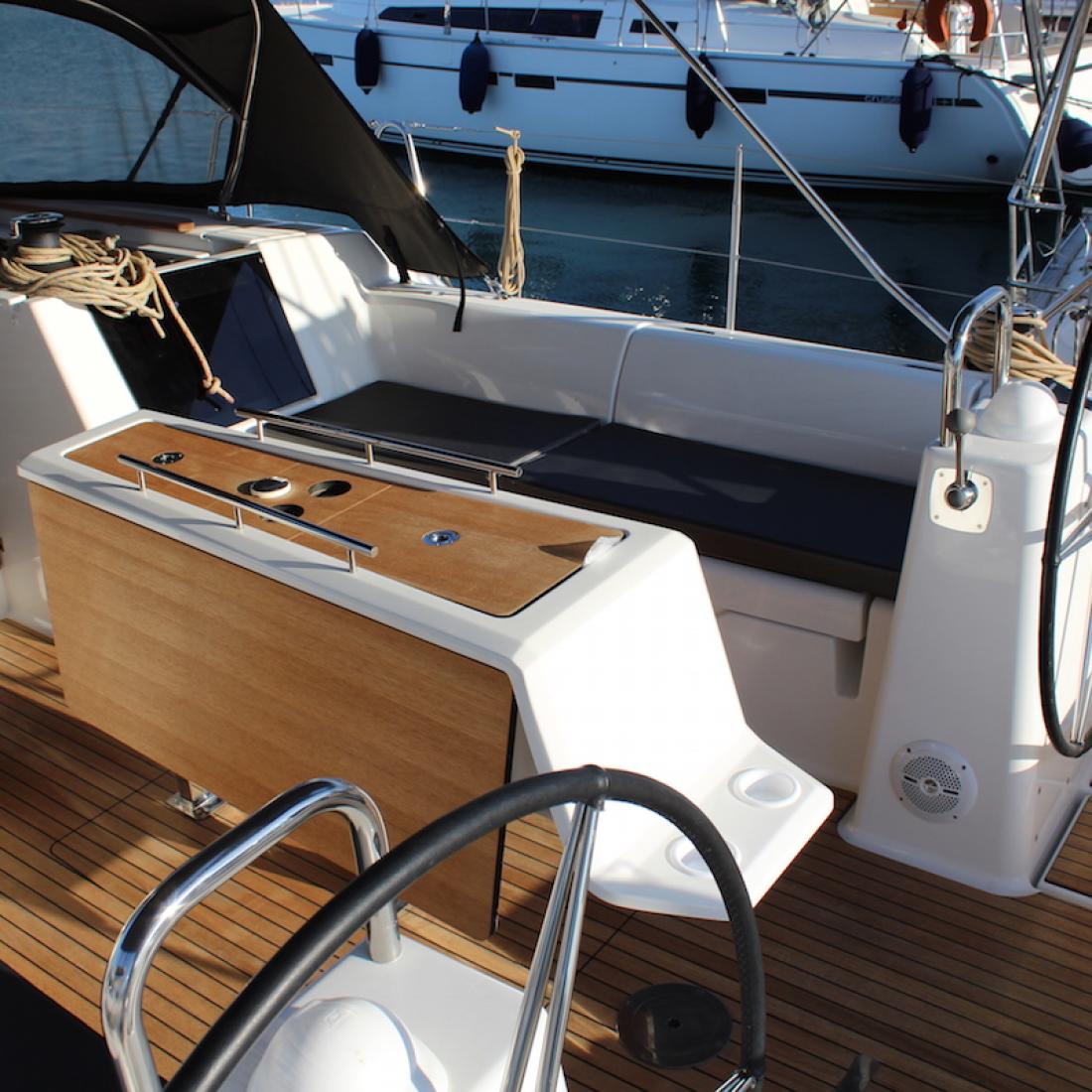 dufour sail charter noleggio grecia lefkas vela vacanze leucada itaca corfu skipper vela