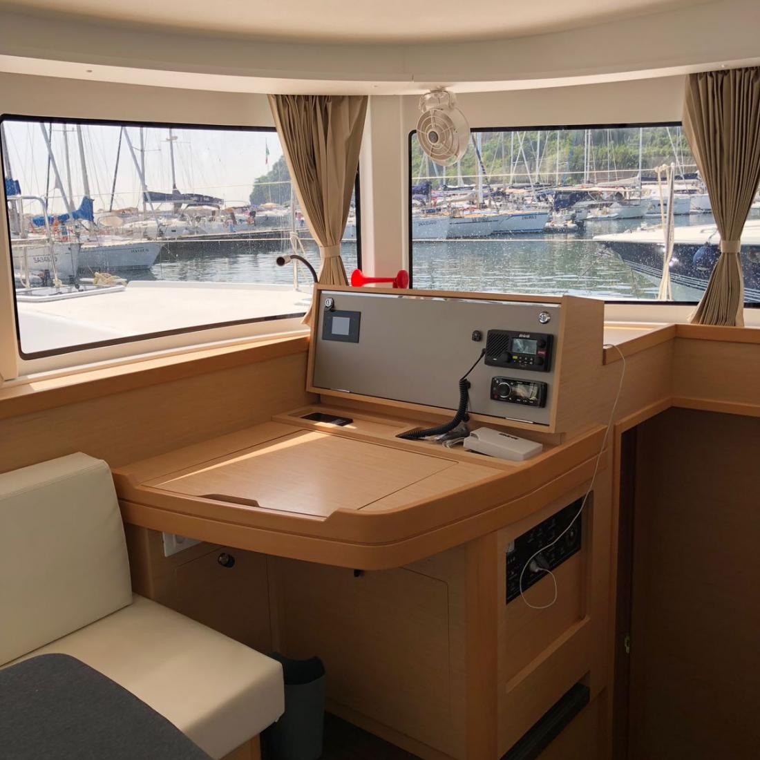 lagoon cat catamarano napoli castellamare flegree capri sorrento skipper vela sail experience