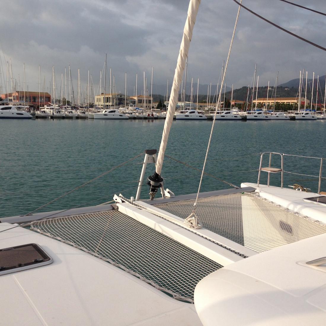 lagoon cat catamarano grecia ionio lefkas charter vela sail skipper itaca zante