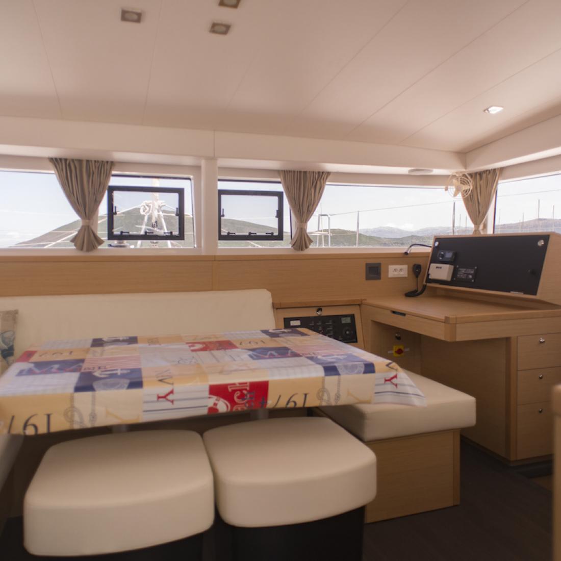 lagoon cat catamarano grecia ionio lefkas charter vela sail skipper itaca zante
