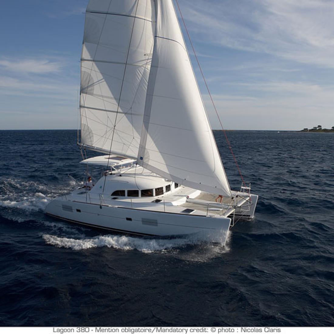 cat catamarano mare charter skipper maiorca baleari minorca ibiza vacanza sail vela 