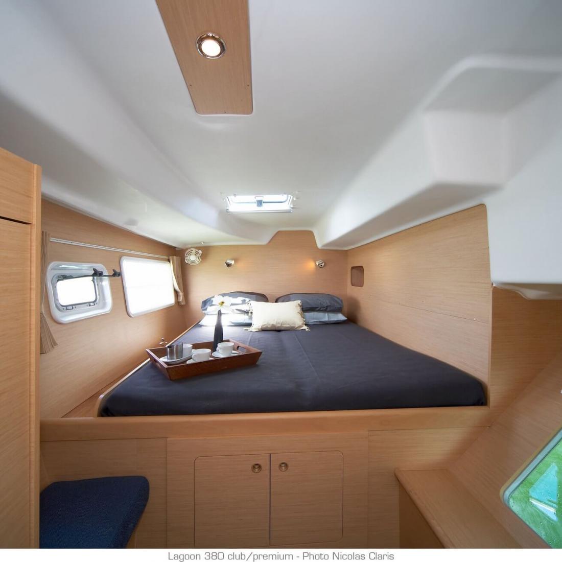 lagoon cat catamarano croatia croazia sibenik charter bareboat skipper vela sail adriatic