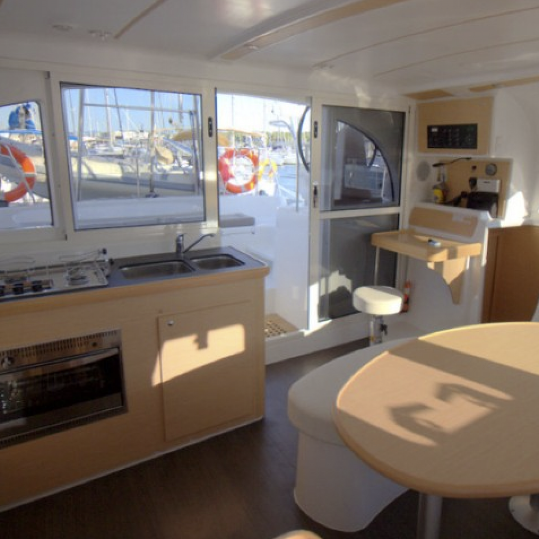 lagoon cat catamarano croatia croazia sibenik charter bareboat skipper vela sail adriatic