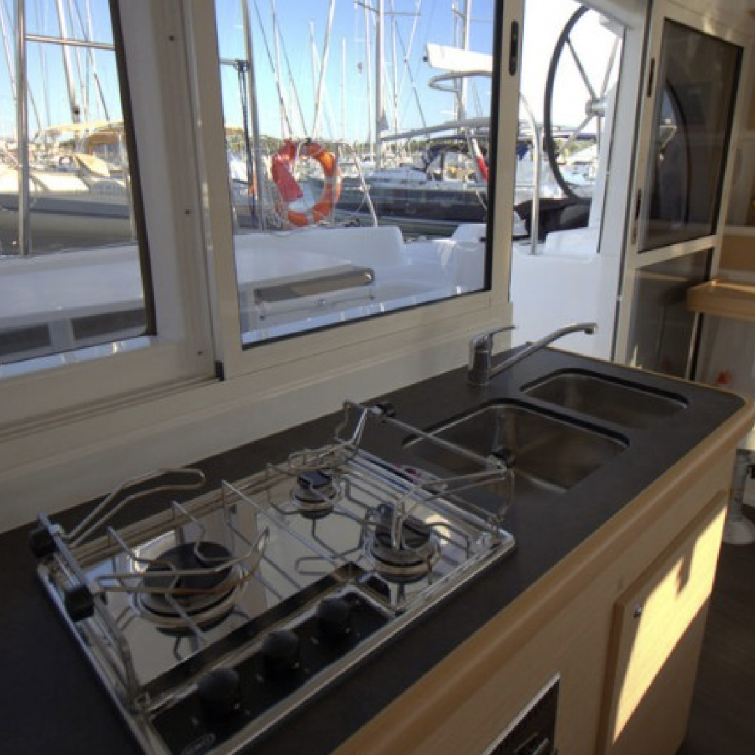 lagoon cat catamarano croatia croazia sibenik charter bareboat skipper vela sail adriatic