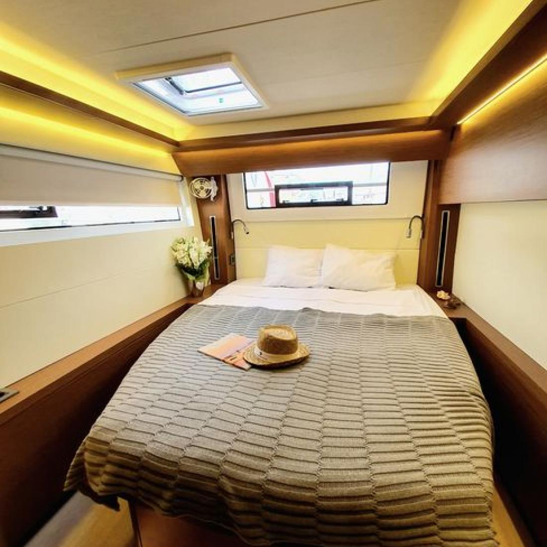 lagoon cat catamarano croatia croazia sibenik charter bareboat skipper vela sail adriatic
