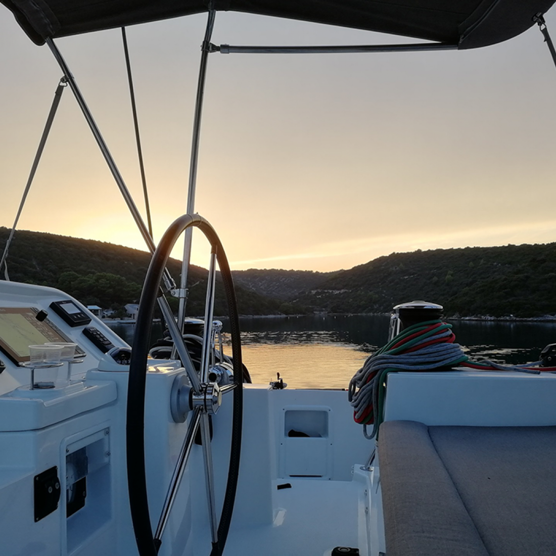 catamarano cat croatia croazia charter rent boat sail sailing vela skipper adriatico