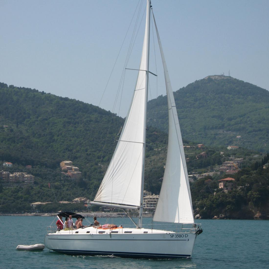 beneteau cyclades charter vela sail barca genova tigullio liguria skipper bareboat