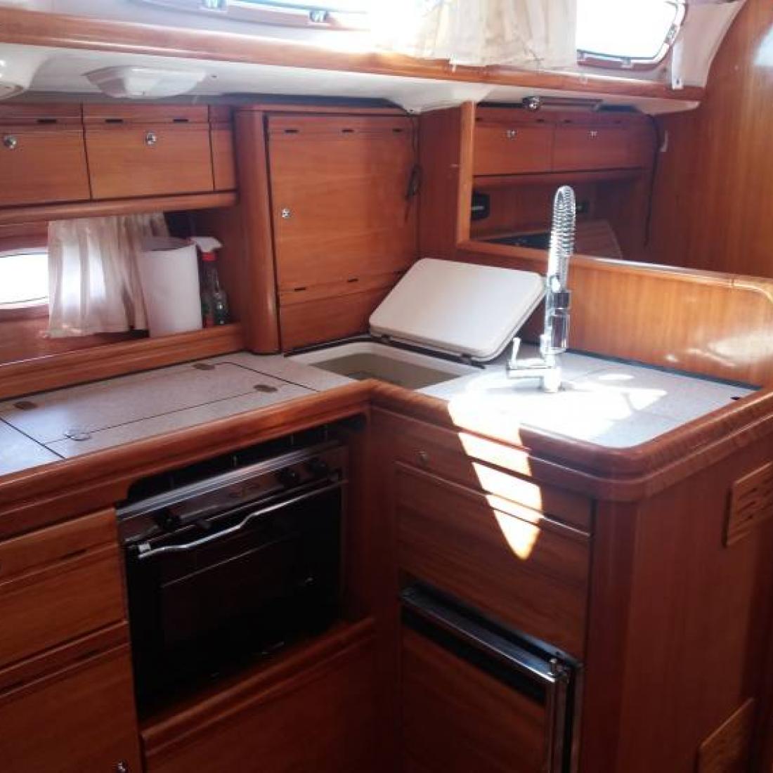 bavaria cruiser vela sail boat varca charter liguria toscana fezzano la spezia 