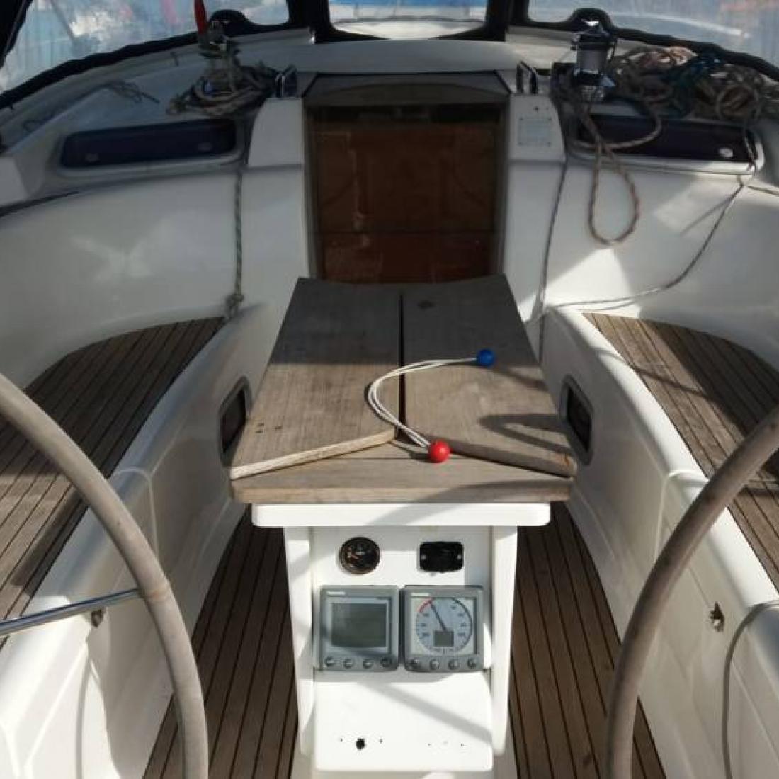 bavaria cruiser vela sail boat varca charter liguria toscana fezzano la spezia 