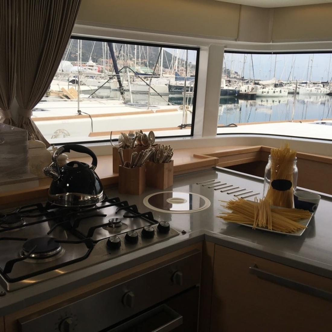 cata cat catamarano lagoon sicilia napoli sardegna egadi eolie