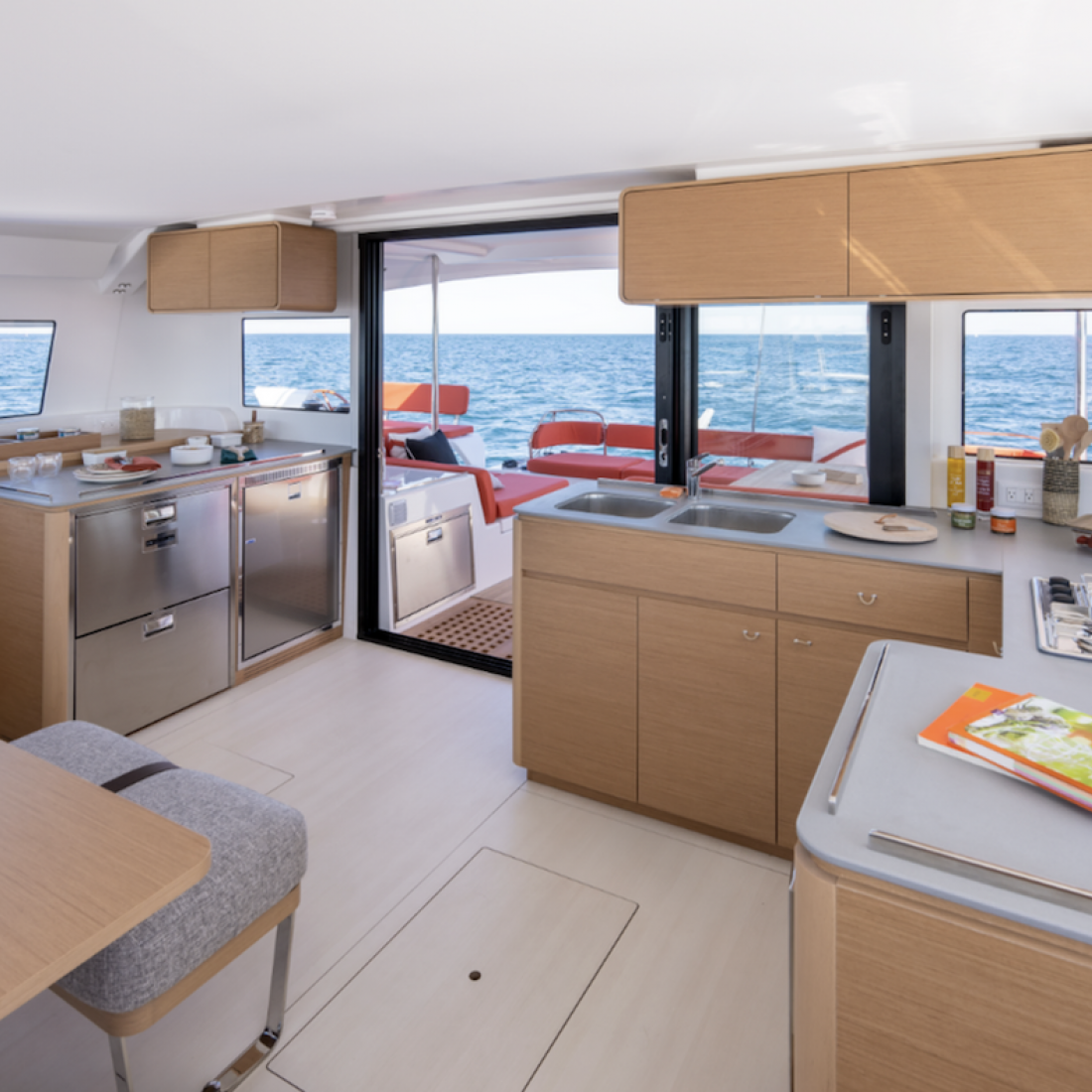 catamarano excess pontine