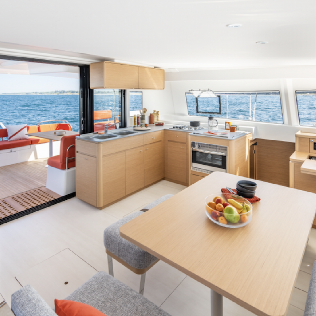 catamarano excess pontine