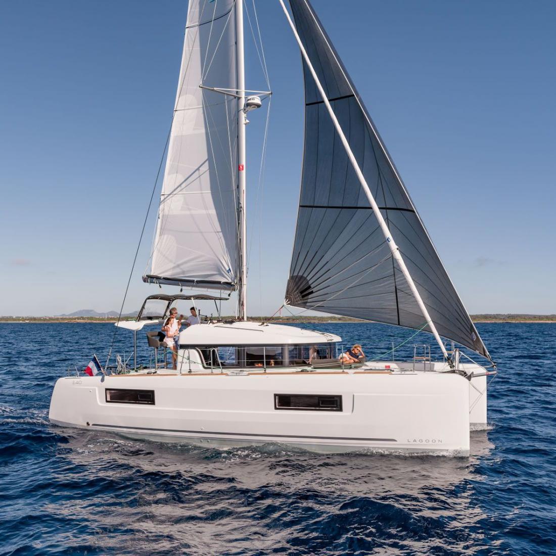 catamarano lagoon liguria