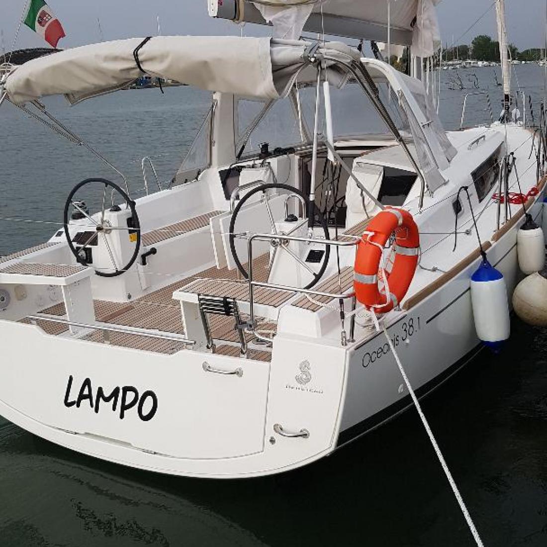 oceanis liguria toscana charter vela