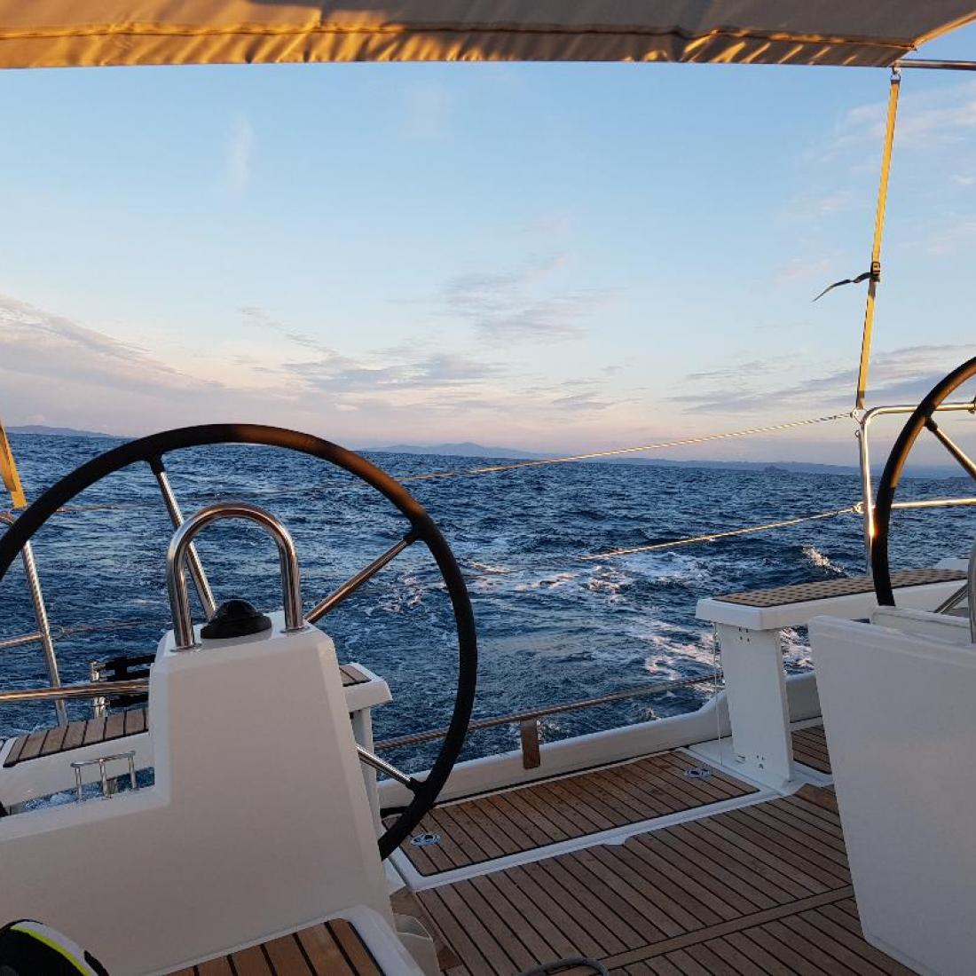 oceanis liguria toscana charter vela